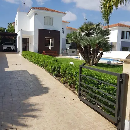 Poseidonia Gardens Paralímni